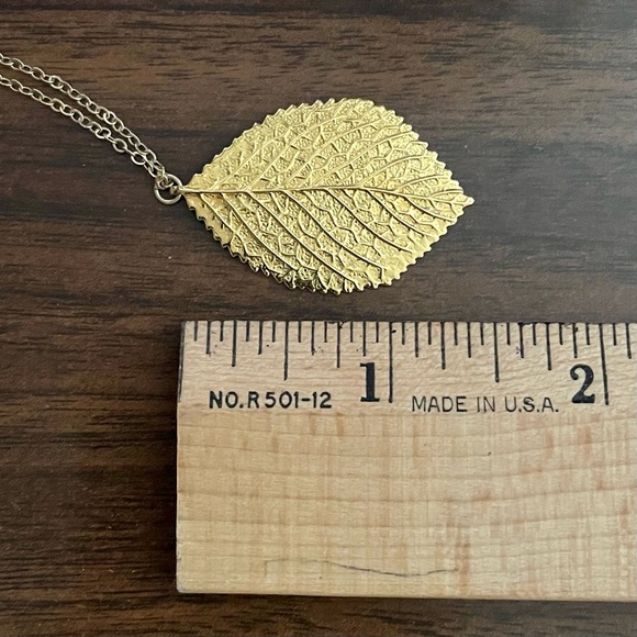 Beautiful Gold Leaf Necklace - Picture 5 of 5